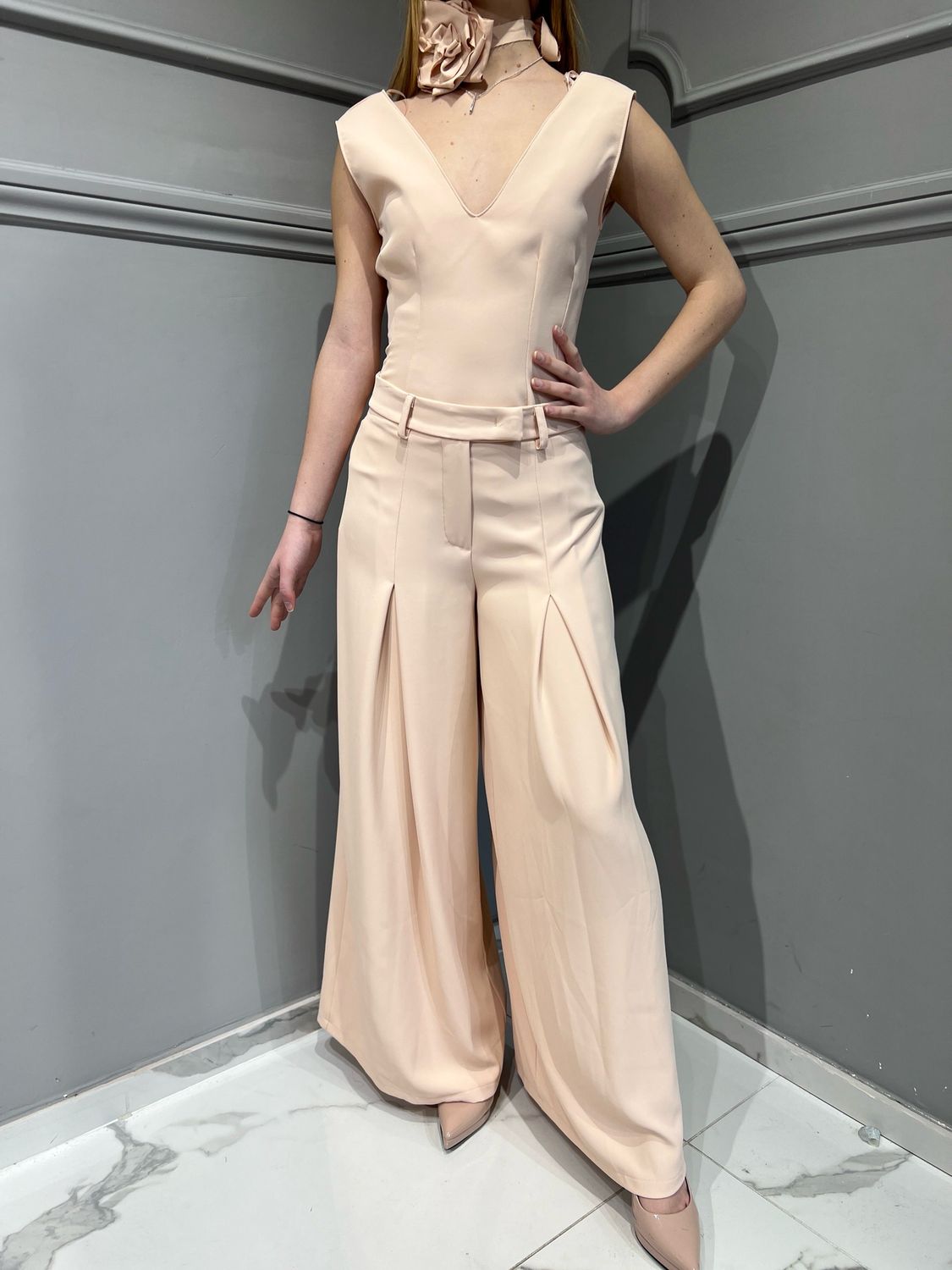 TENSIONE IN - pantalone in tessuto fluido con pences chiuse NO879 - quarzo