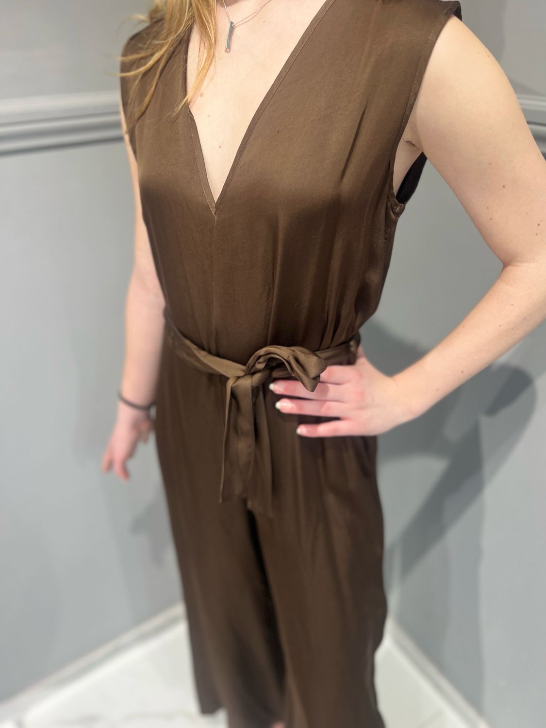 VICOLO - tuta in viscosa scollo a V con cintura a palazzo TD1996 - cioccolato