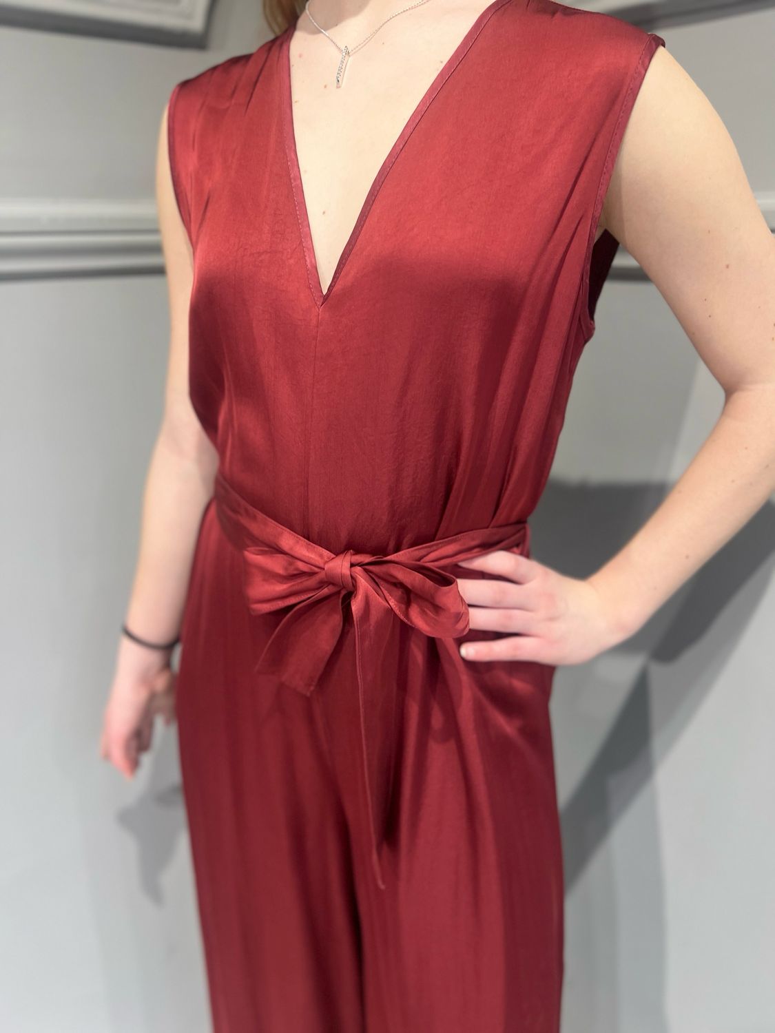 VICOLO - tuta a V in viscosa con cintina a palazzo - TD1996