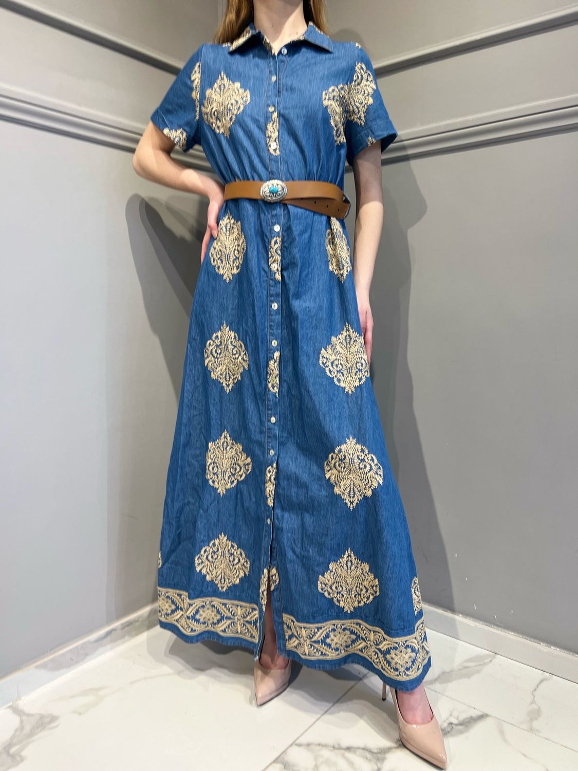 MOTEL - abito chemisier con ricami S25A778 - denim medio