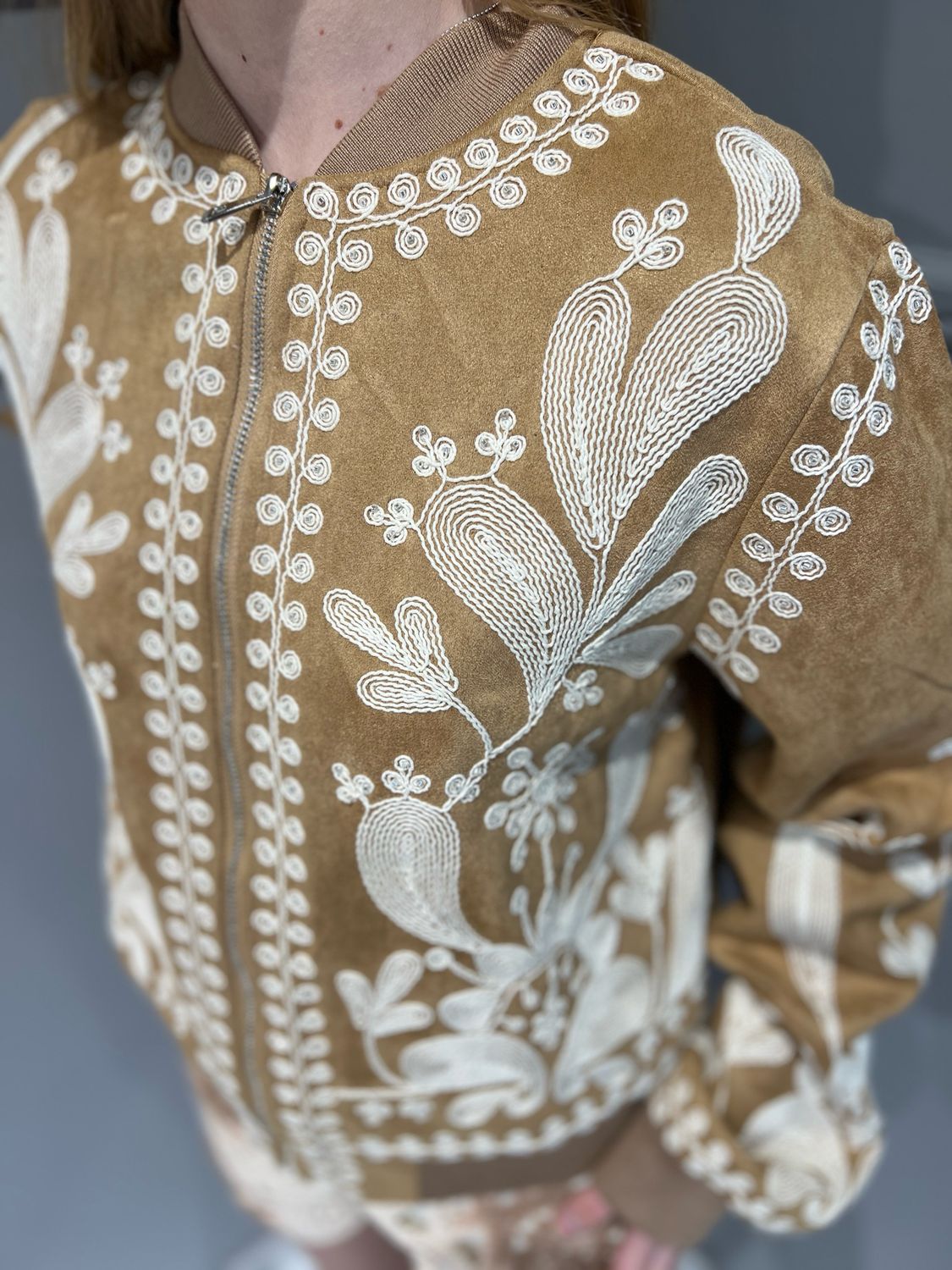 HAVE ONE - giubbino in renna ecologica ricamato KSS-N051 - beige/burro