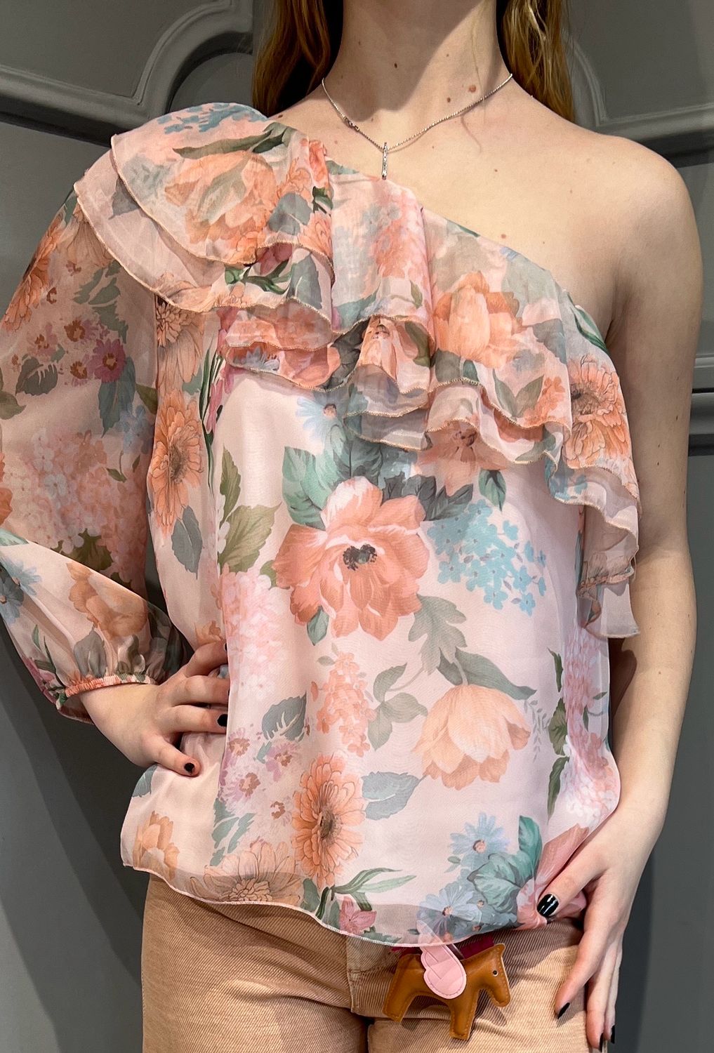 TENSIONE IN - blusa mono spalla con rouges fantasia fiori C29001AT - rosa