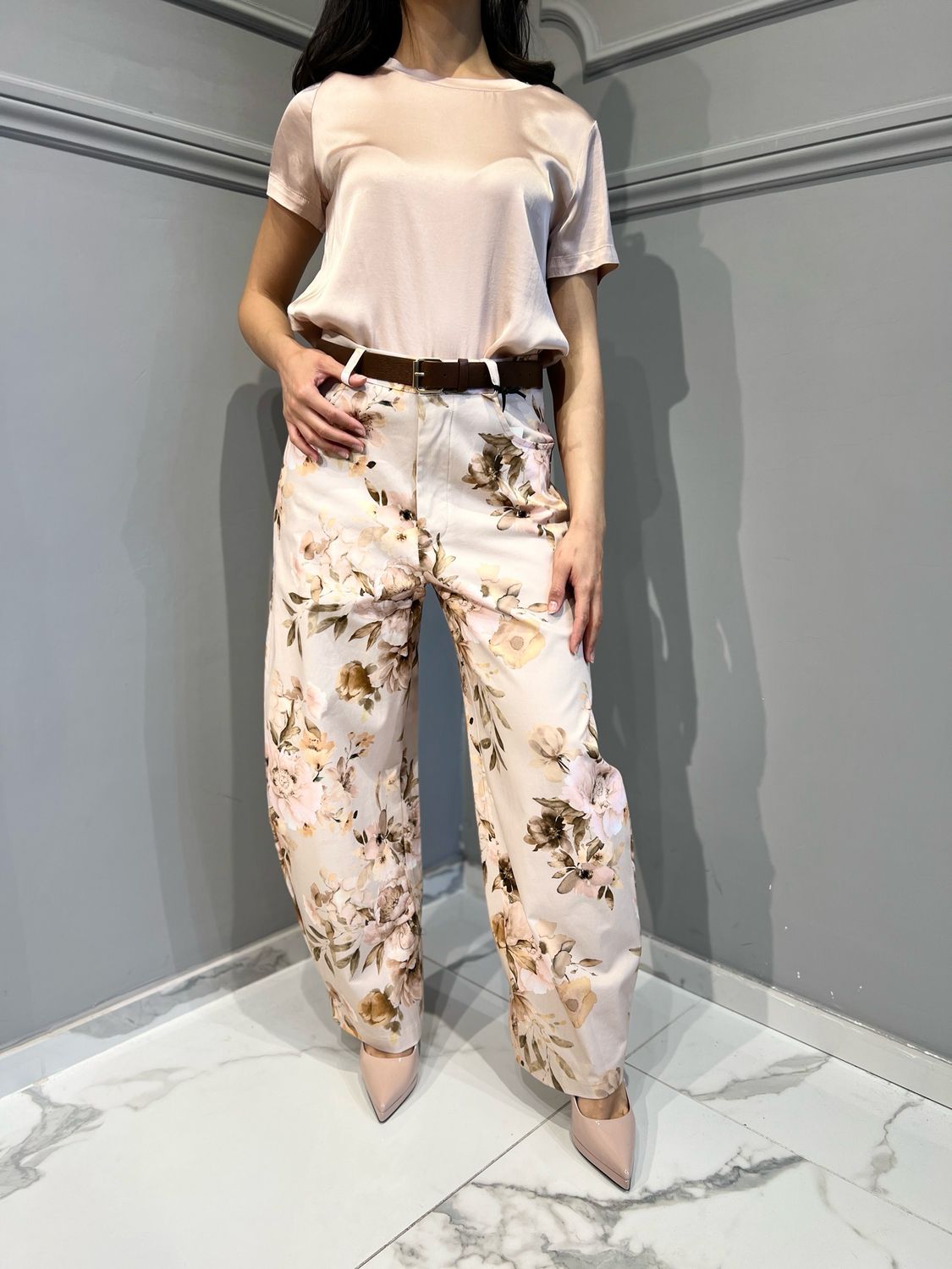 VICOLO - pantalone a banana a fantasia floreale