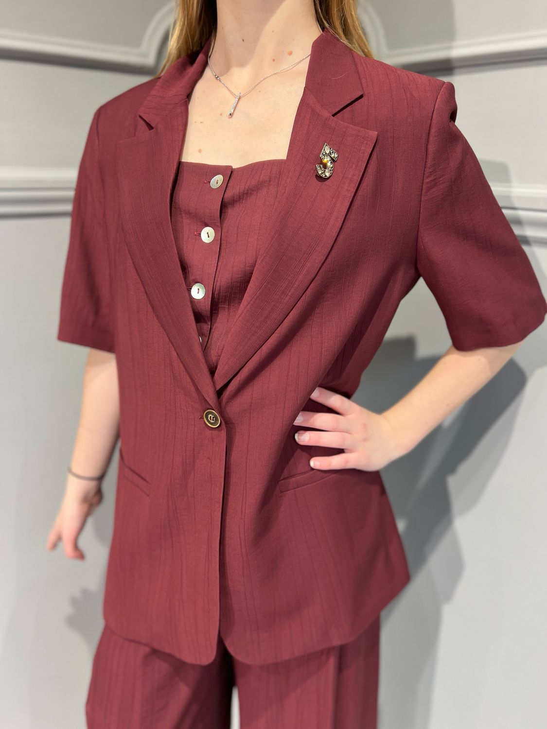 TENSIONE IN - giacca maniche corte con spilla in viscosa 25b7625 - nebbiolo