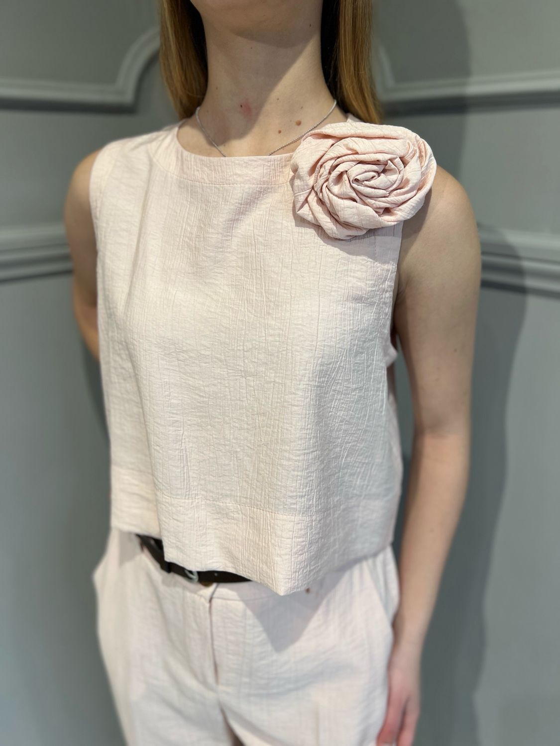 TENSIONE IN - blusa con spilla in viscosa fluida 25t7630 - rosa chiaro