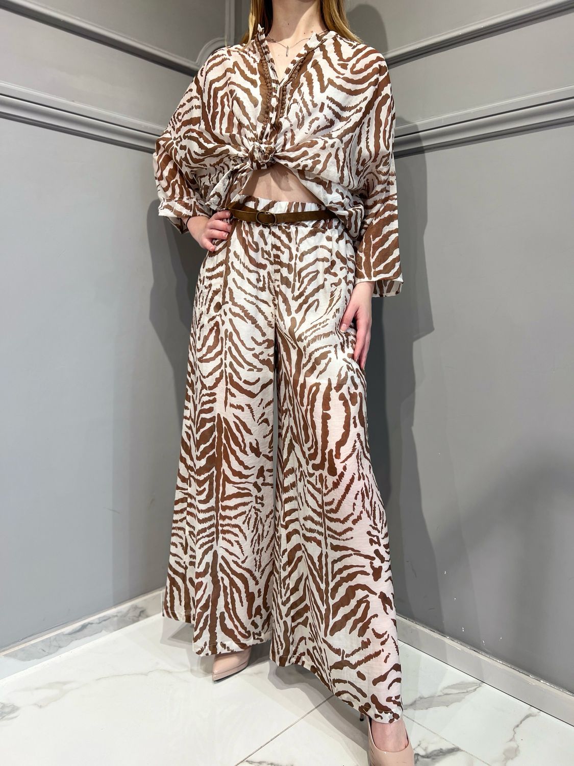 MOTEL - camicia in viscosa fantasia S25CC82 - moro