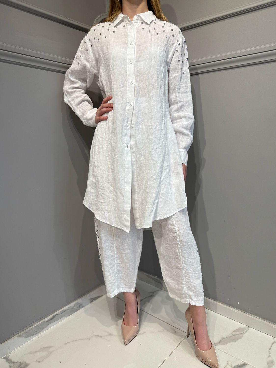 MOTEL - camicia lunga in puro lino con pietre c1900 - bianco