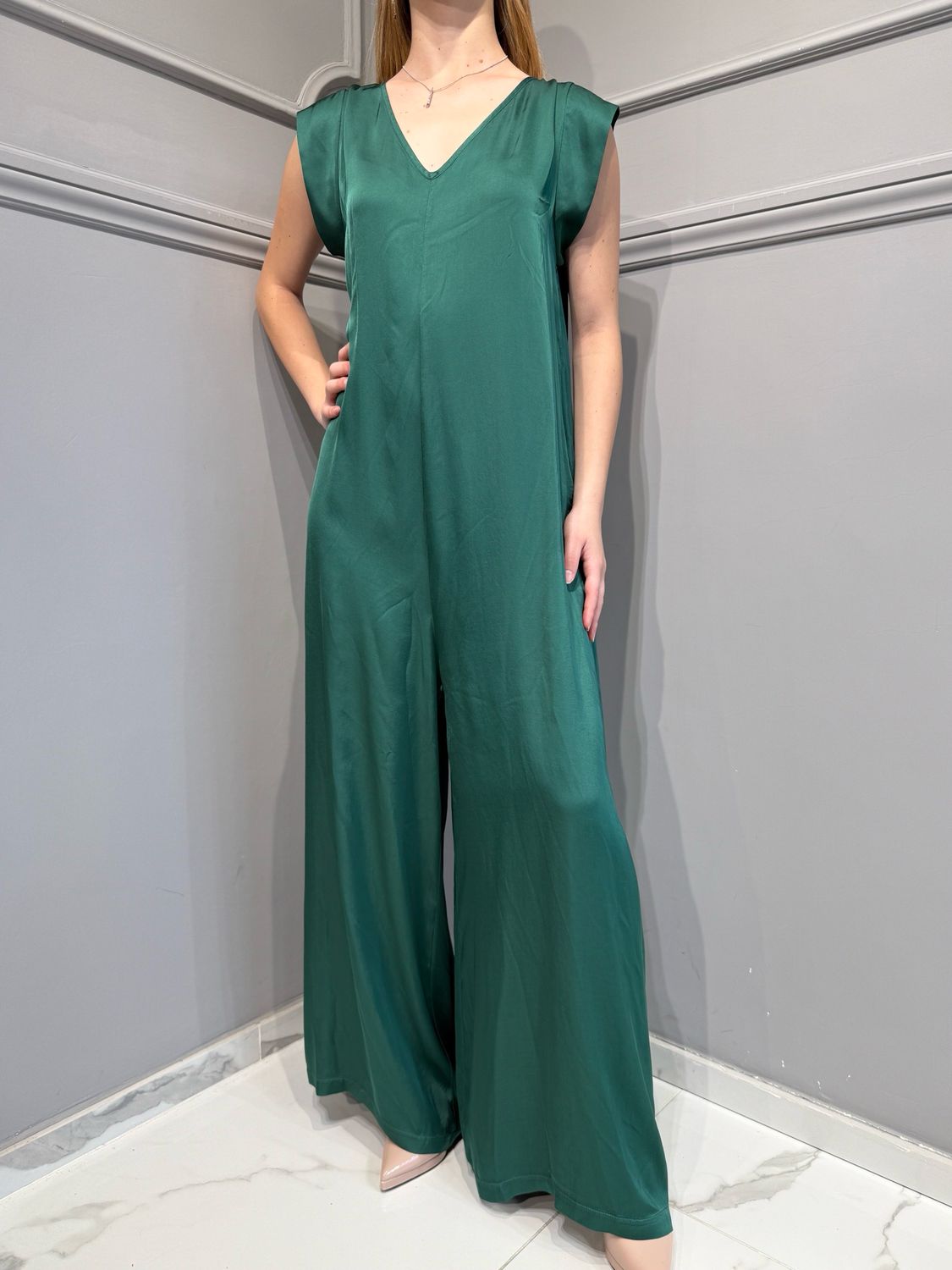 MOTEL - tuta in satin a V con spalle larghe E215D05Q - verde