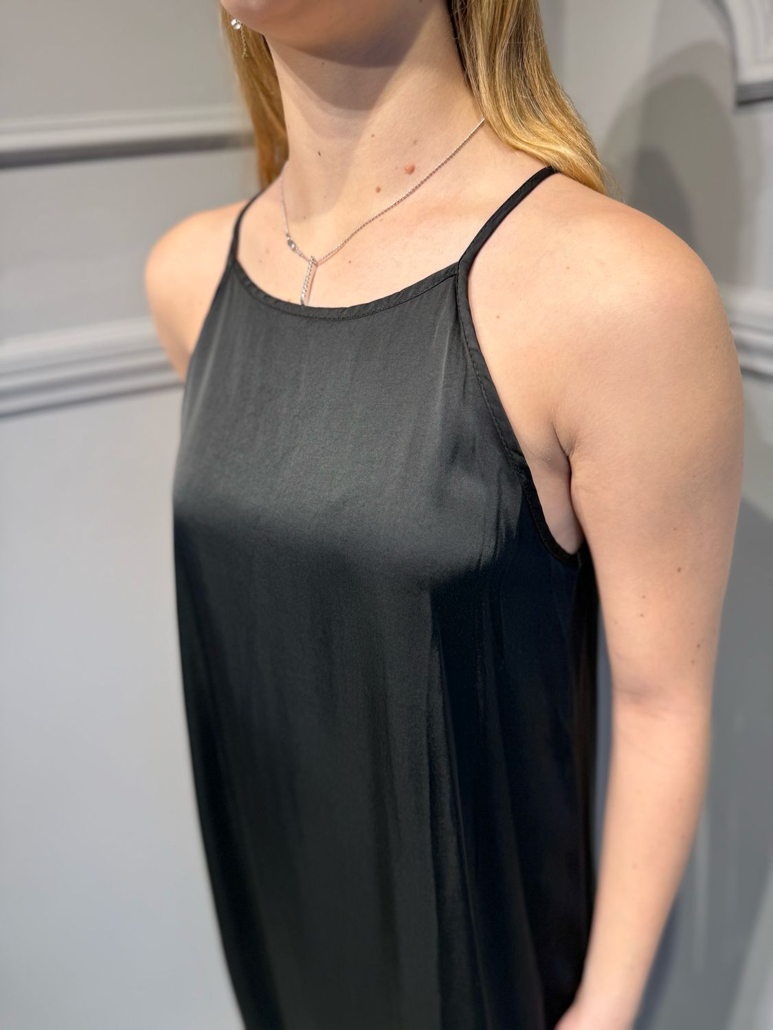 VICOLO - abito scollo americana in satin TD2445 - nero VICOLO - abito scollo americana in satin TD2445 - nero