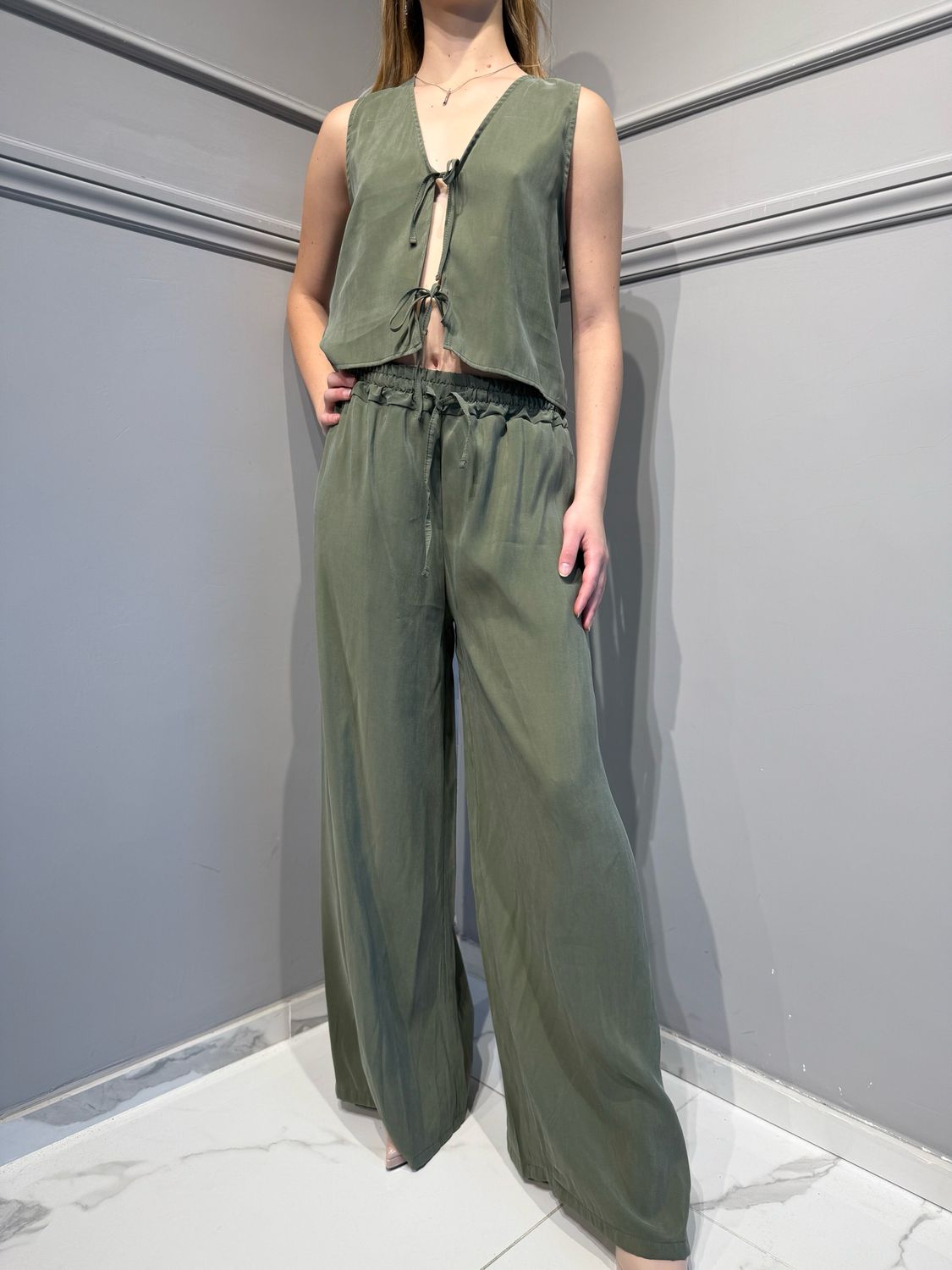 HAVE ONE - completo gilet con laccetti+pantalone con elastico in vita HFW-N014 - verde militare