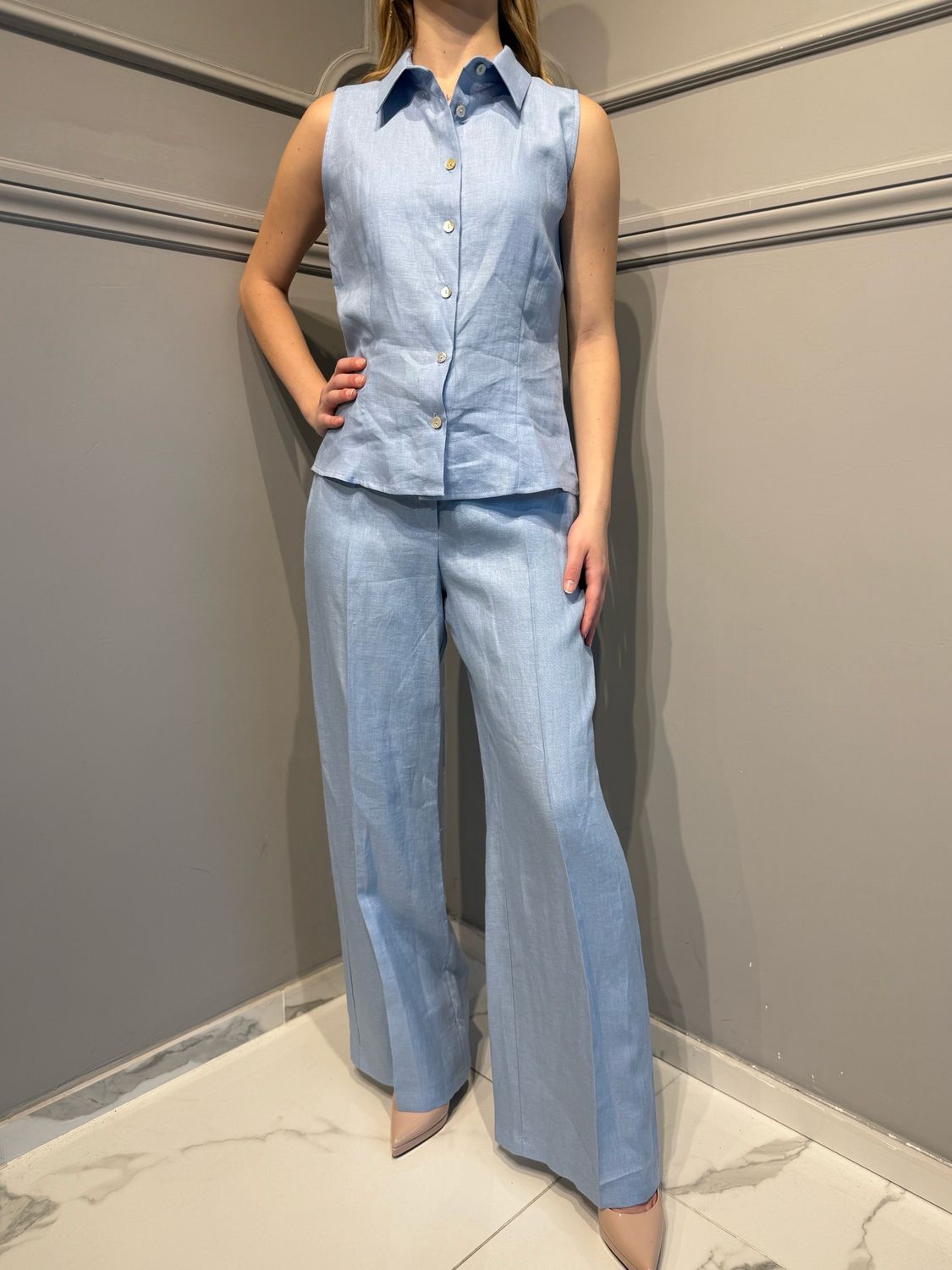 TENSIONE IN- camicia senza maniche in puro lino 25C7726 - celeste