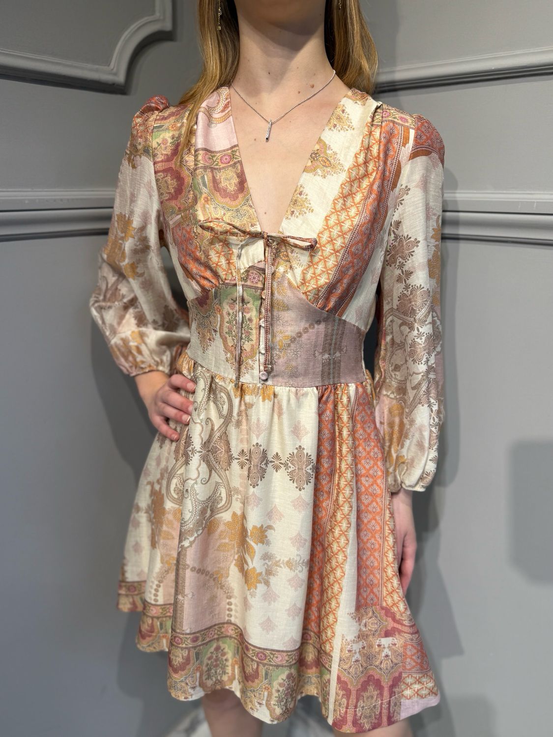 TENSIONE IN - abito corto con elastico dietro e maniche a 3/4 A50492AT - fantasia unica TENSIONE IN - abito corto con elastico dietro e maniche a 3/4 A50492AT - fantasia unica