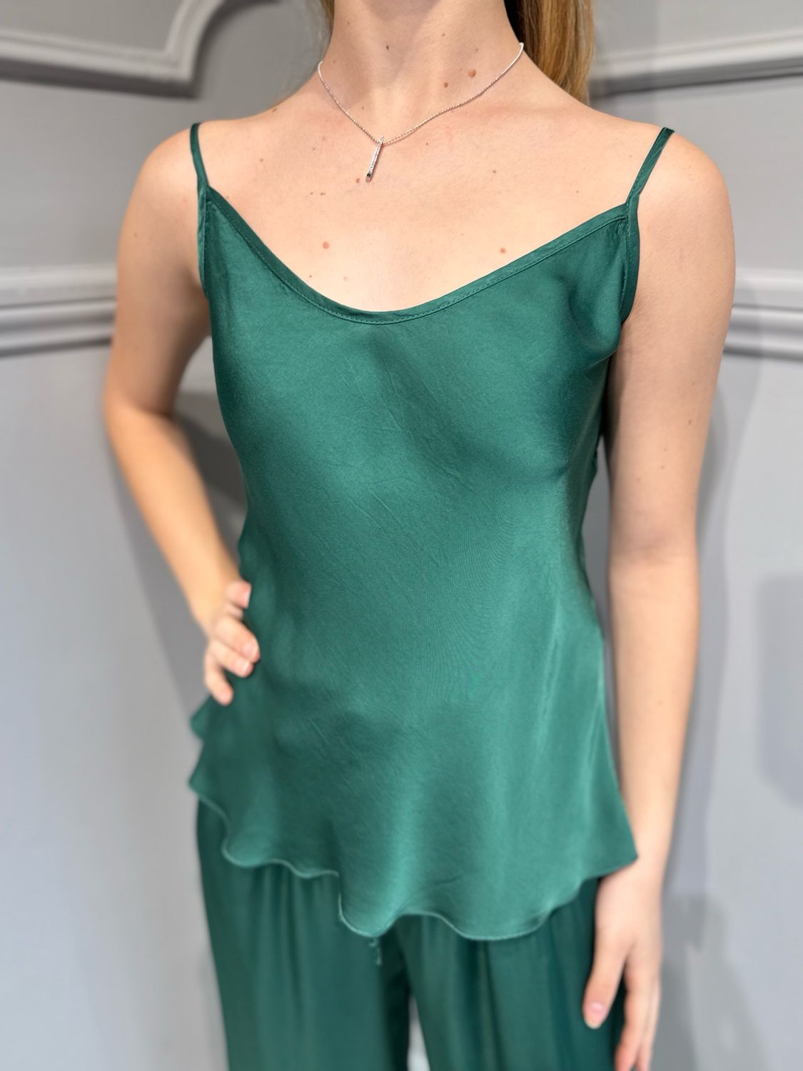 TENSIONE IN - top in satin bretelline regolabili taglio sbiego F2164T05qpe25 - verde