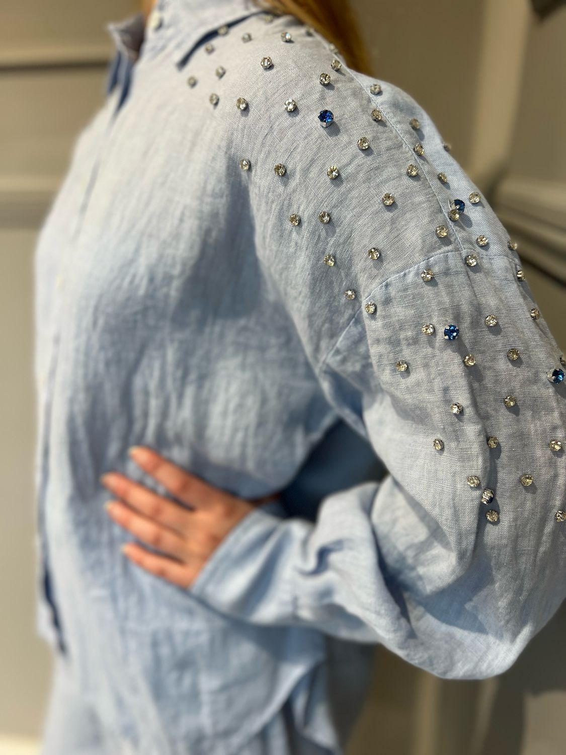 MOTEL - camicia in puro lino con borchie C3388-T117SWA903 -cielo