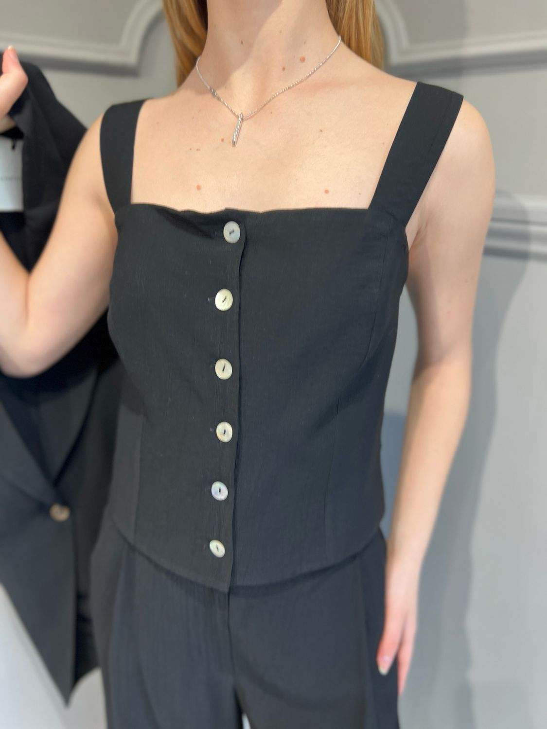 TENSIONE IN - gilet con bottoncini 25c7710 - nero