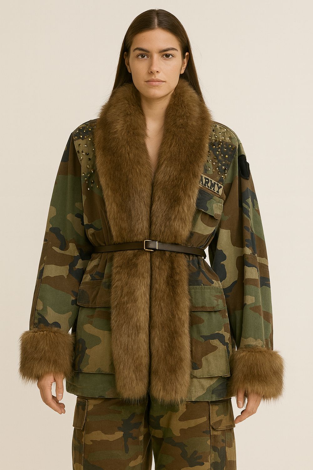 MOTEL - giacca camouflage con collo in pelliccia ecologica e gilet interno rimovibile MOTEL - giacca camouflage con collo in pelliccia ecologica e gilet interno rimovibile