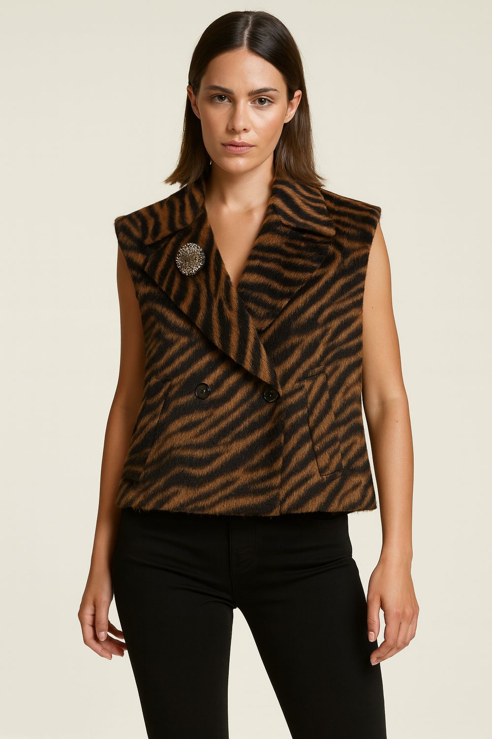 TENSIONE IN - gilet in lana con spilla W25J604 - variante unica