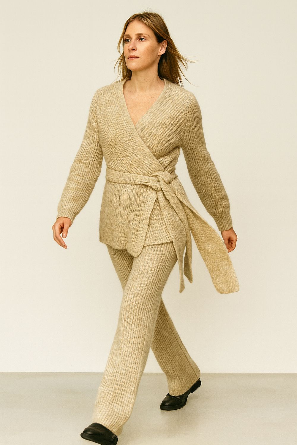 VICOLO- Cardigan incrociato in maglia 55182F - Beige VICOLO- Cardigan incrociato in maglia 55182F - Beige