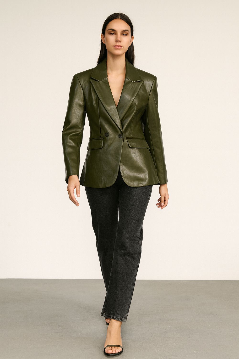 MOTEL - giacca in ecopelle lucida con martingala dietro 26B1183 - verde