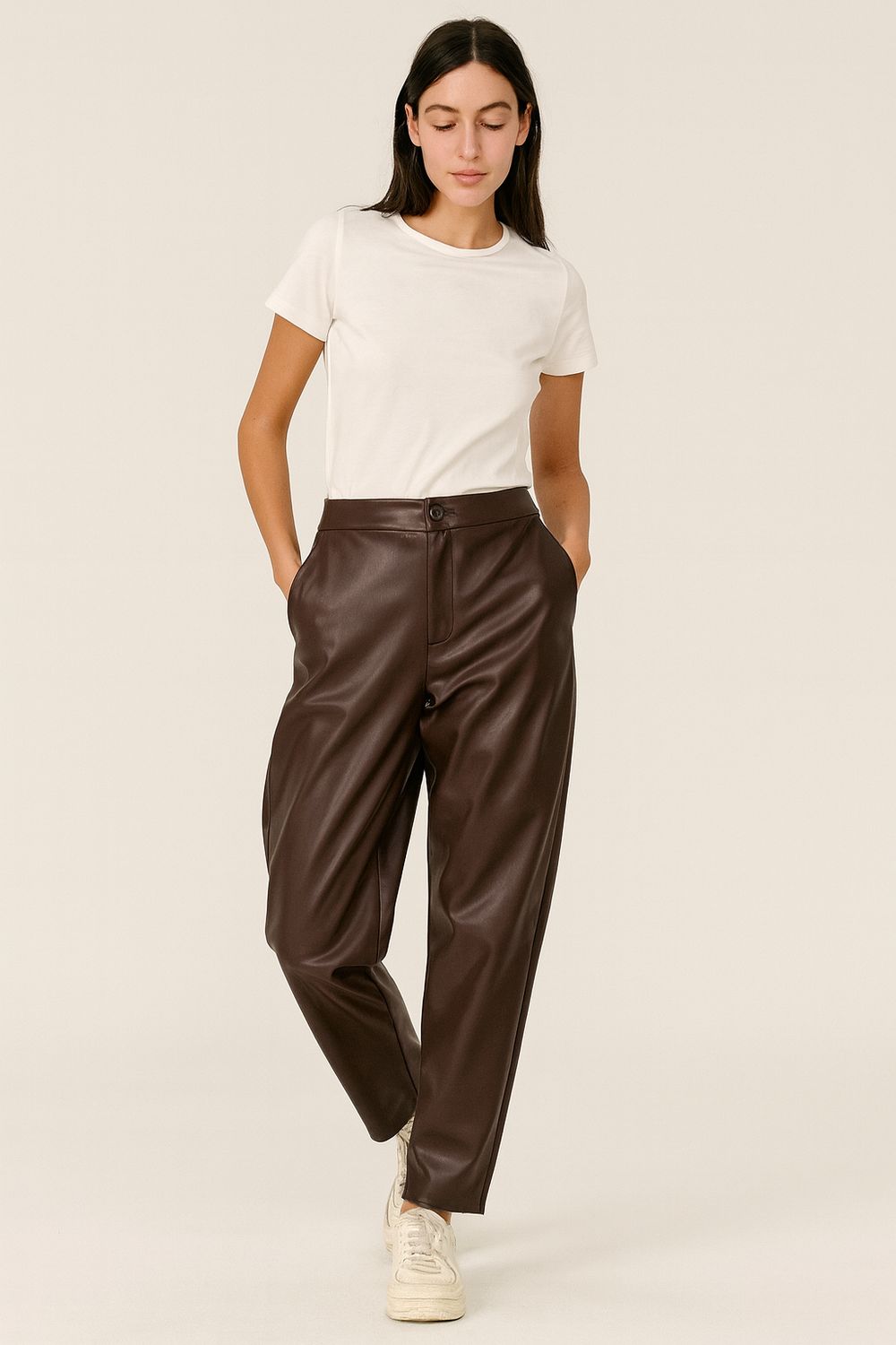 VICOLO - pantalone in ecopelle con elastico dietro e tasche laterali TF1679 - moro