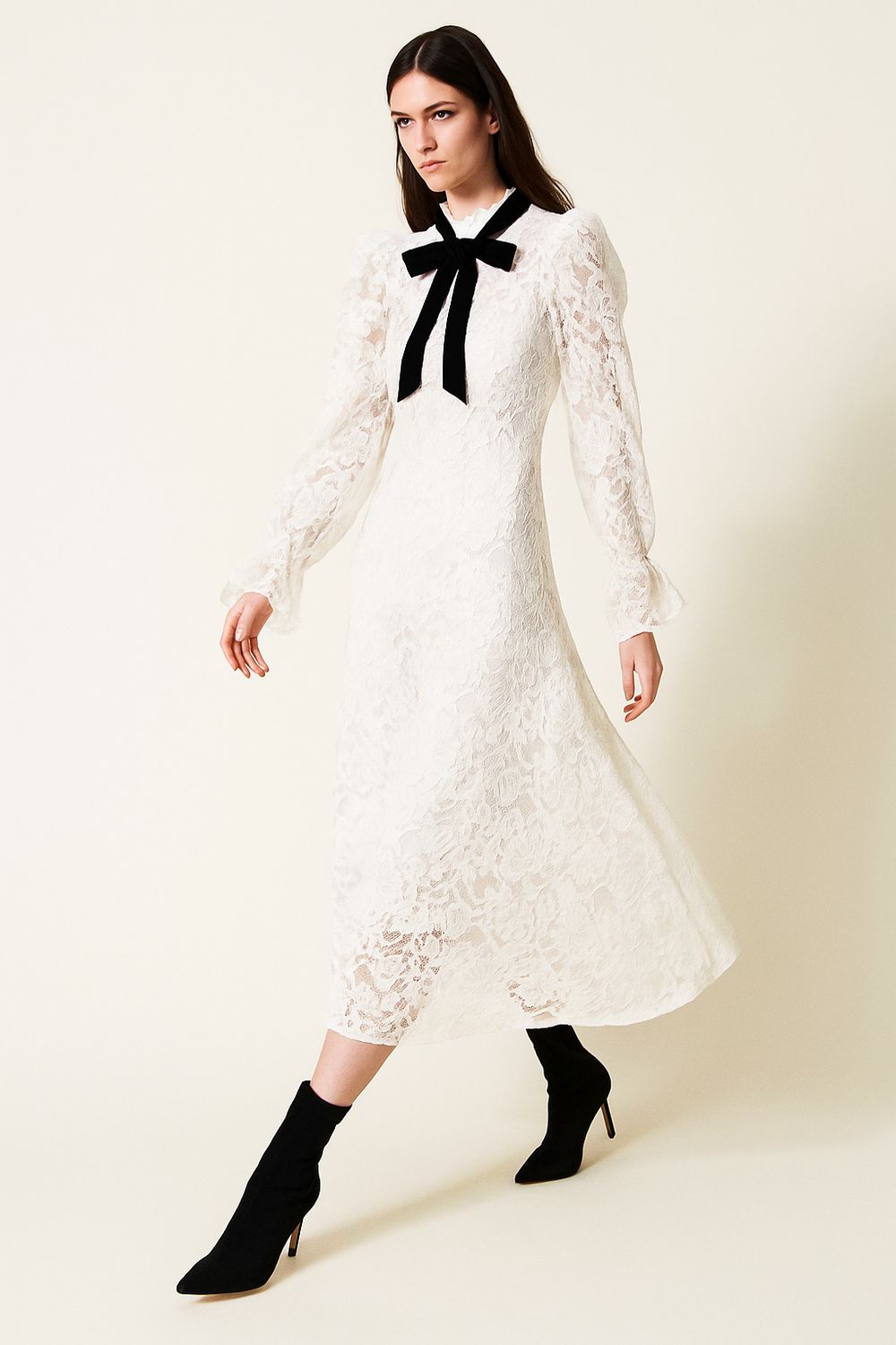 TENSIONE IN - abito in pizzo rebrodeaux con spalline e cravattino EV1218 - burro TENSIONE IN - abito in pizzo rebrodeaux con spalline e cravattino EV1218 - burro