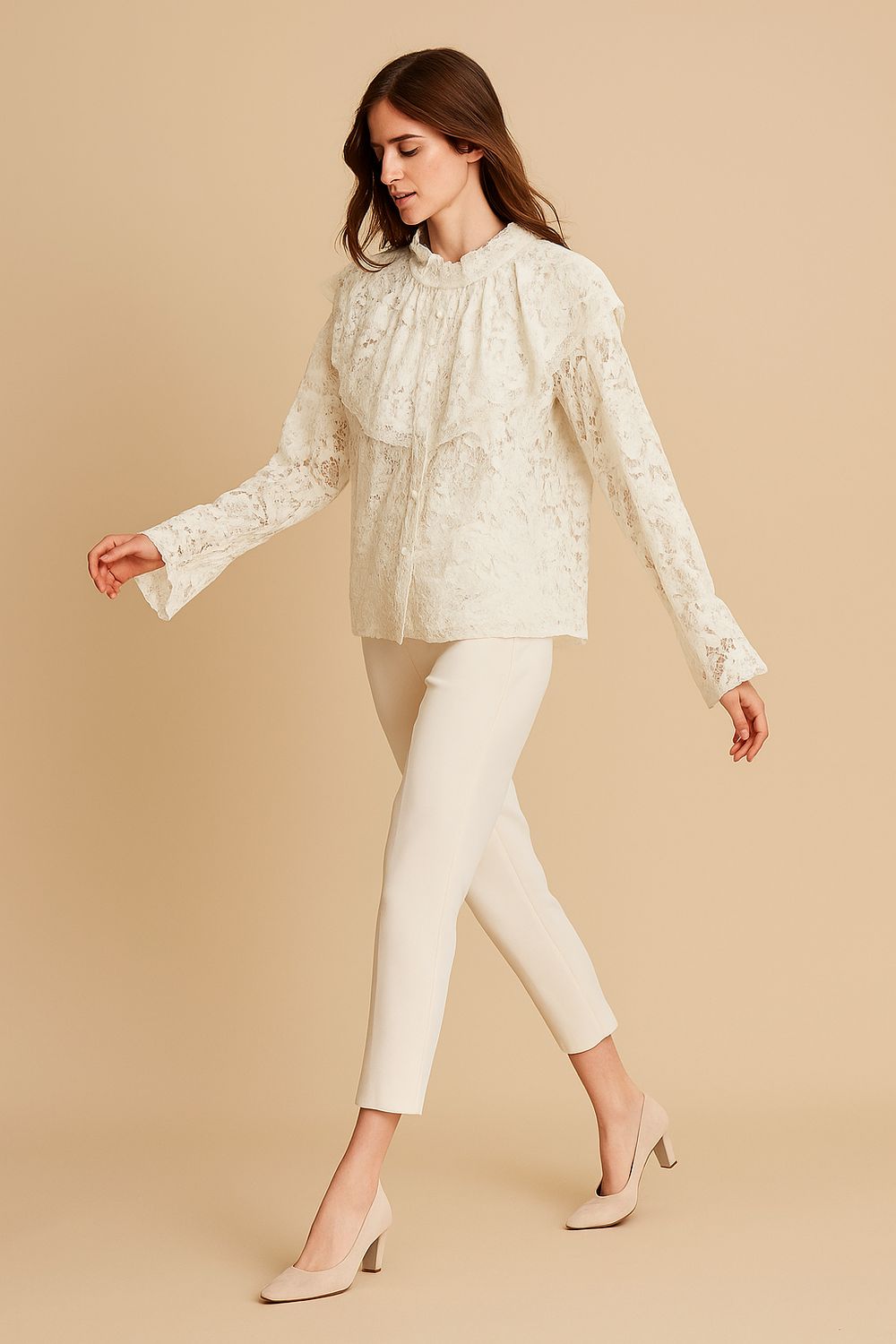 TENSIONE IN - camicia in pizzo rebrodeaux con mantellina e maniche con balze EV1229 - burro TENSIONE IN - camicia in pizzo rebrodeaux con mantellina e maniche con balze EV1229 - burro