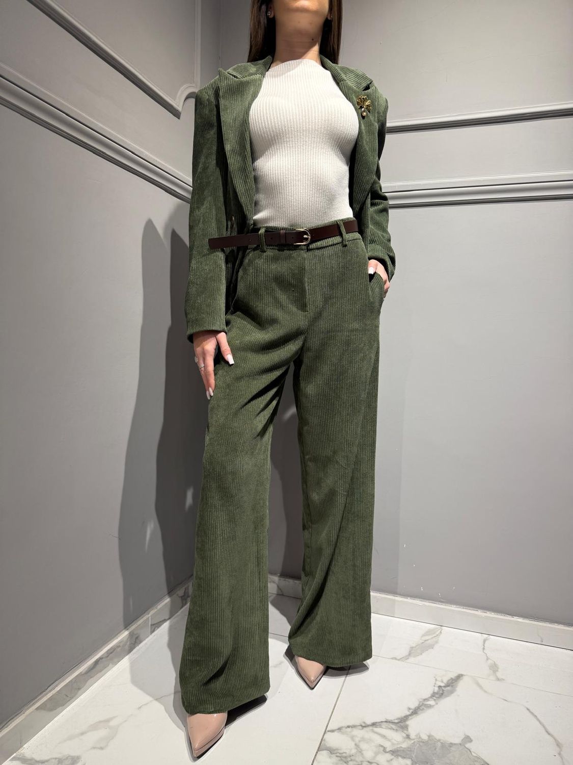 MOTEL - Pantalone a palazzo in velluto con elastico dietro e tasche laterali 26P210 - Oliva