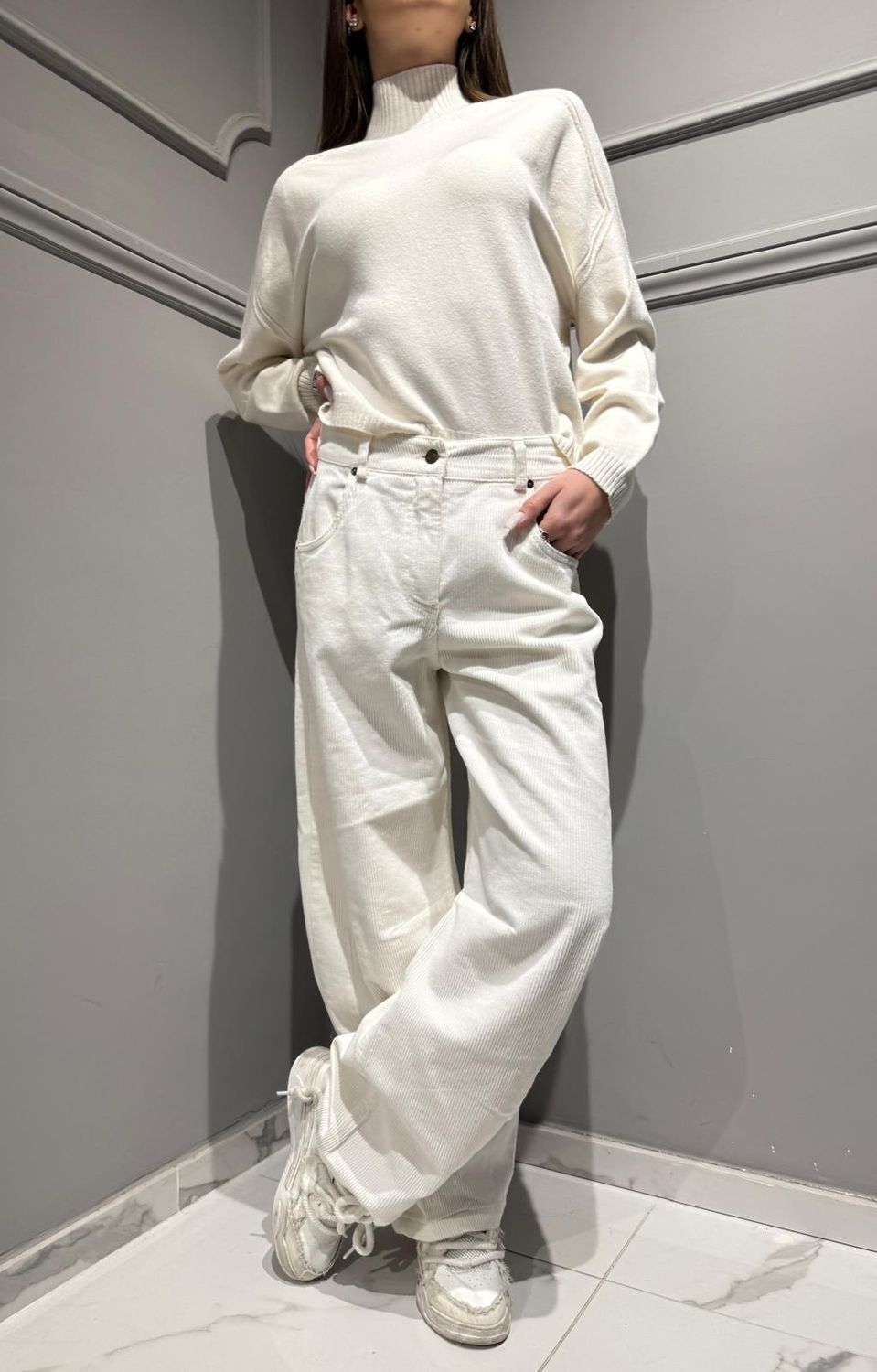 MOTEL - Pantalone in velluto a coste con modello a banana e elastico dietro Panna - W25PB42