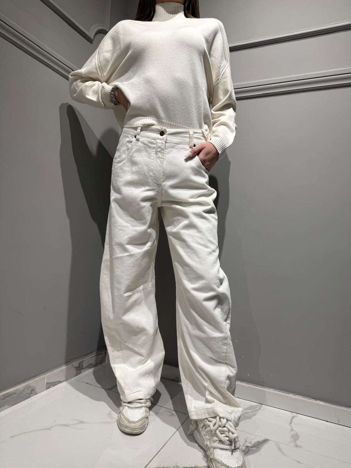 MOTEL - Pantalone in velluto a coste con modello a banana e elastico dietro Panna - W25PB42