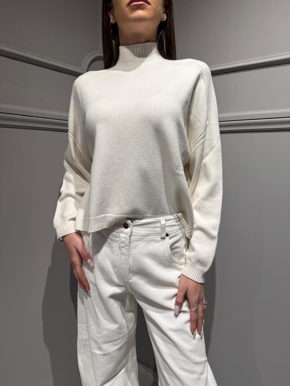 Tensione In - Maglia in viscosa a lupetto a scatoletta Panna - IT1509AI25