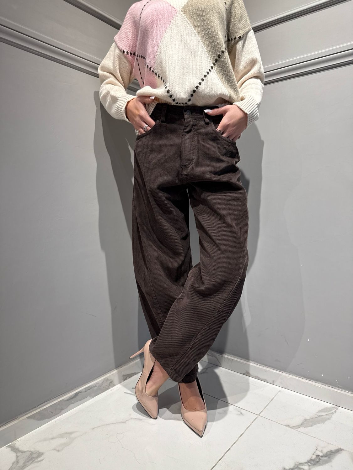 TENSIONE IN - pantalone con spicchi in velluto a coste W25PB23 moro