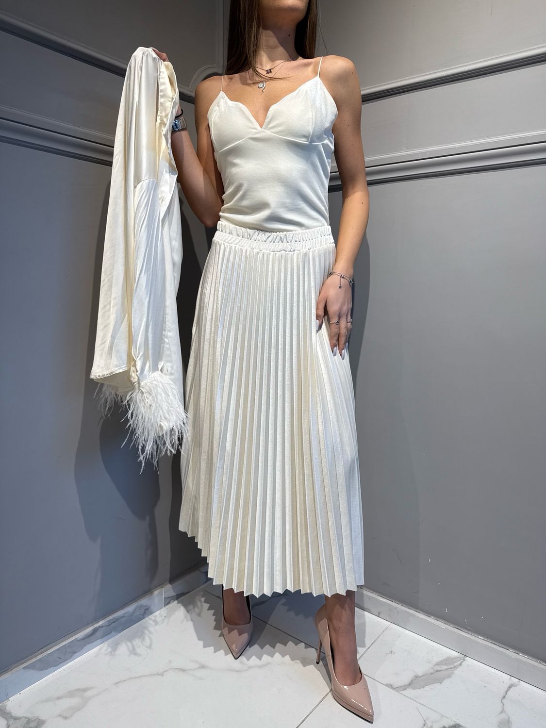 TENSIONE IN- gonna in velluto plissettata con elastico in vita N10169AT PANNA