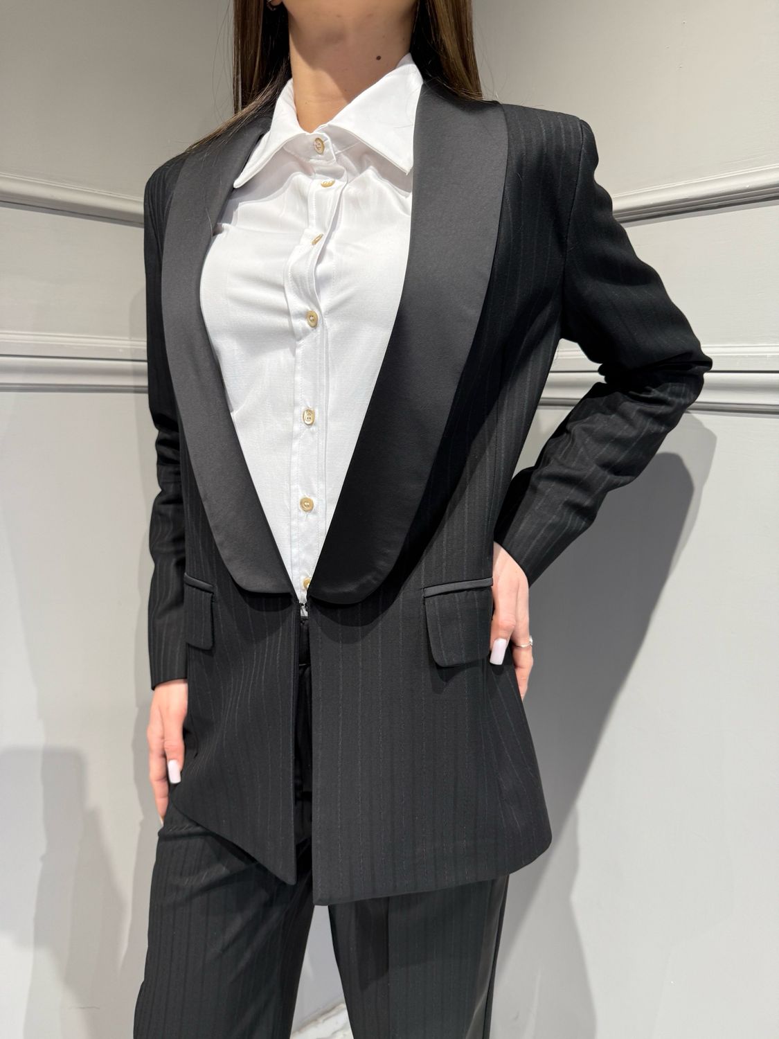 MOTEL - giacca con rever in raso 38057 + pantalone a palazzo con bande laterali in raso 38148G