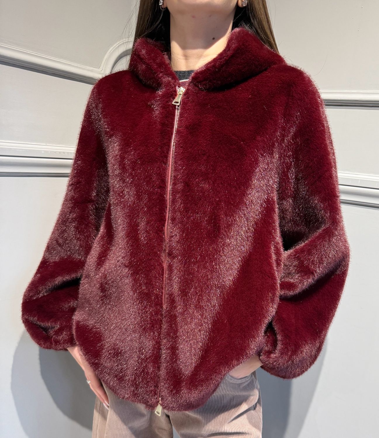 MOTEL - giacca con cappuccio in pelliccia ecologica 251-9-163G bordeaux