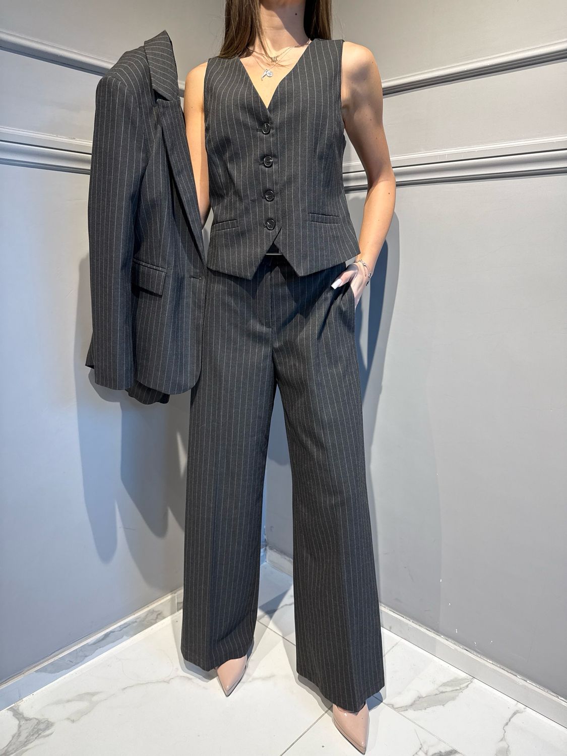 TENSIONE IN - pantalone a palazzo gessato con tasche laterali e elastico dietro 26P164AI25CAMP antracite