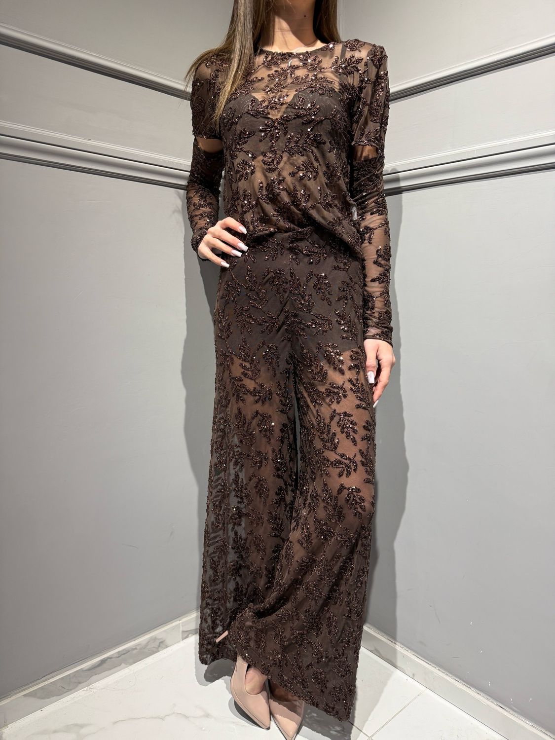 MOTEL - blusa in toulle e paillettes con manicotti e foro per il pollice W25CC05 moro