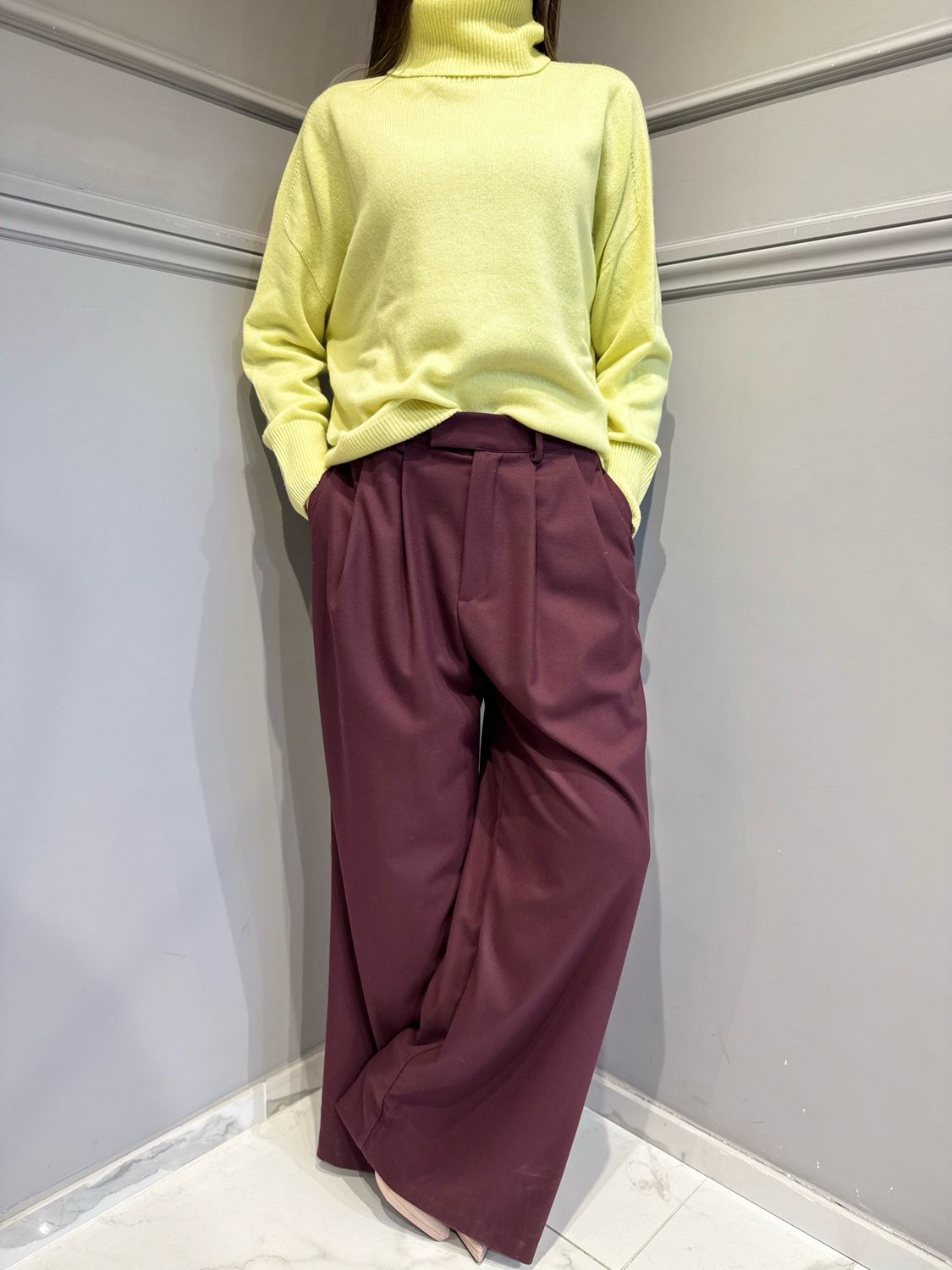 VICOLO - pantalone in flanella a palazzo con pences TF1910 bordeaux