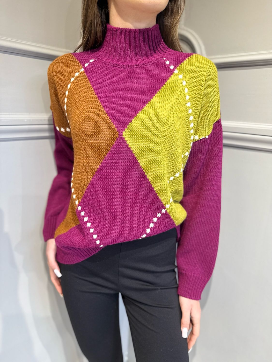 MOTEL - maglia collo vulcano con rombi W5HMJ69A400 fuxia/ camel/lime