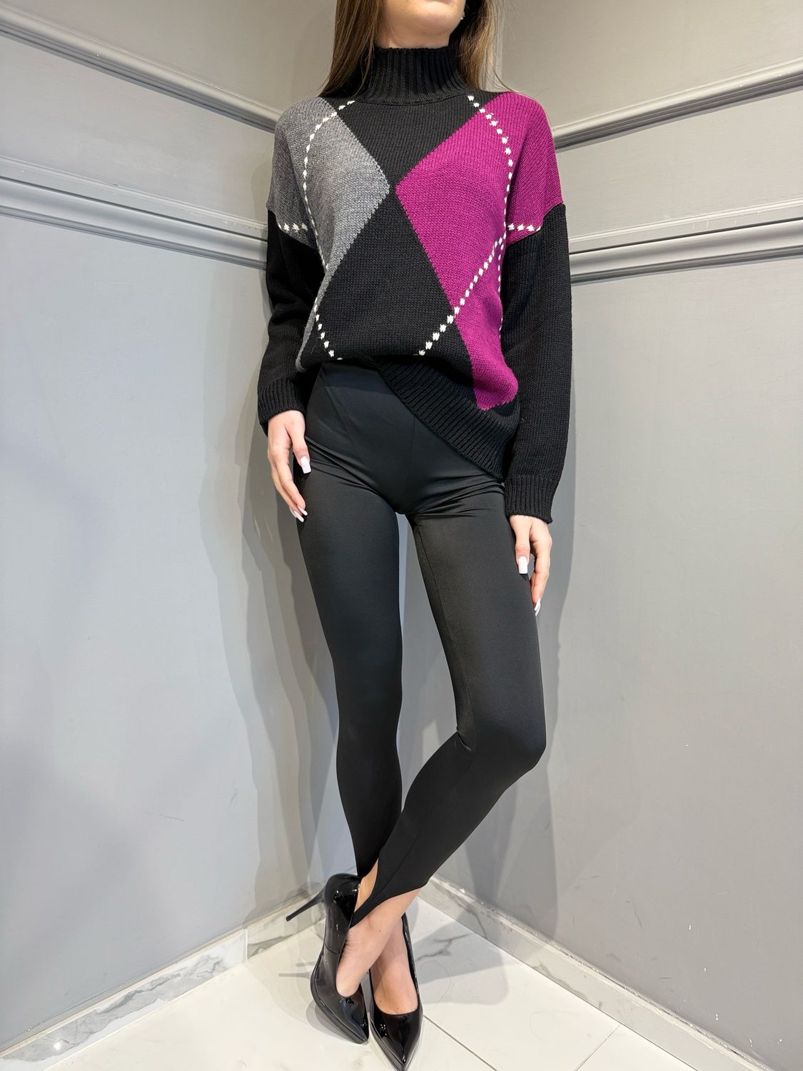 MOTEL - maglia collo vulcano a scatoletta W5HMJ69A400 nero/fuxia