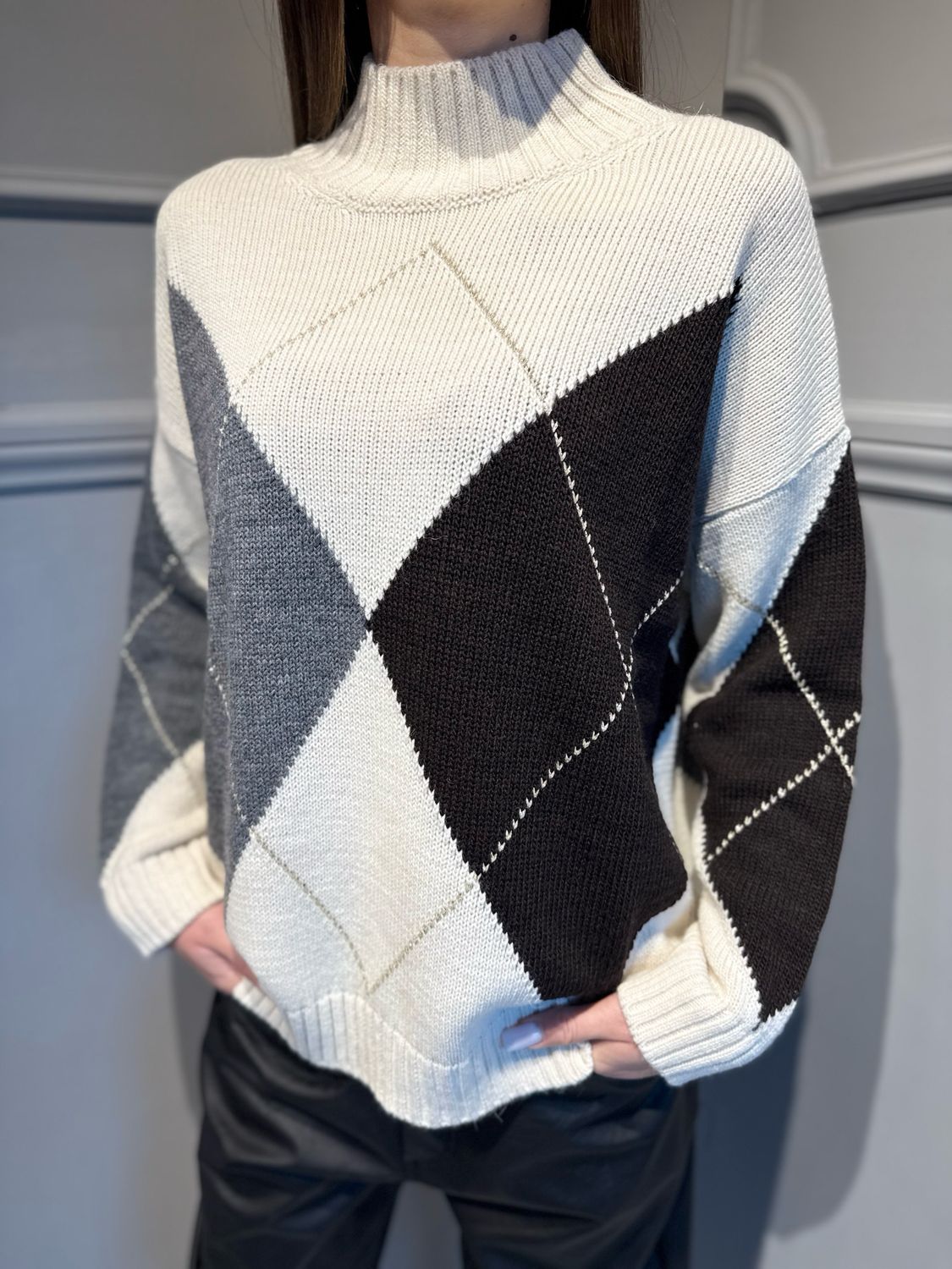 MOTEL - maglia collo cratere a rombi con lurex D82077 panna/moro/oro