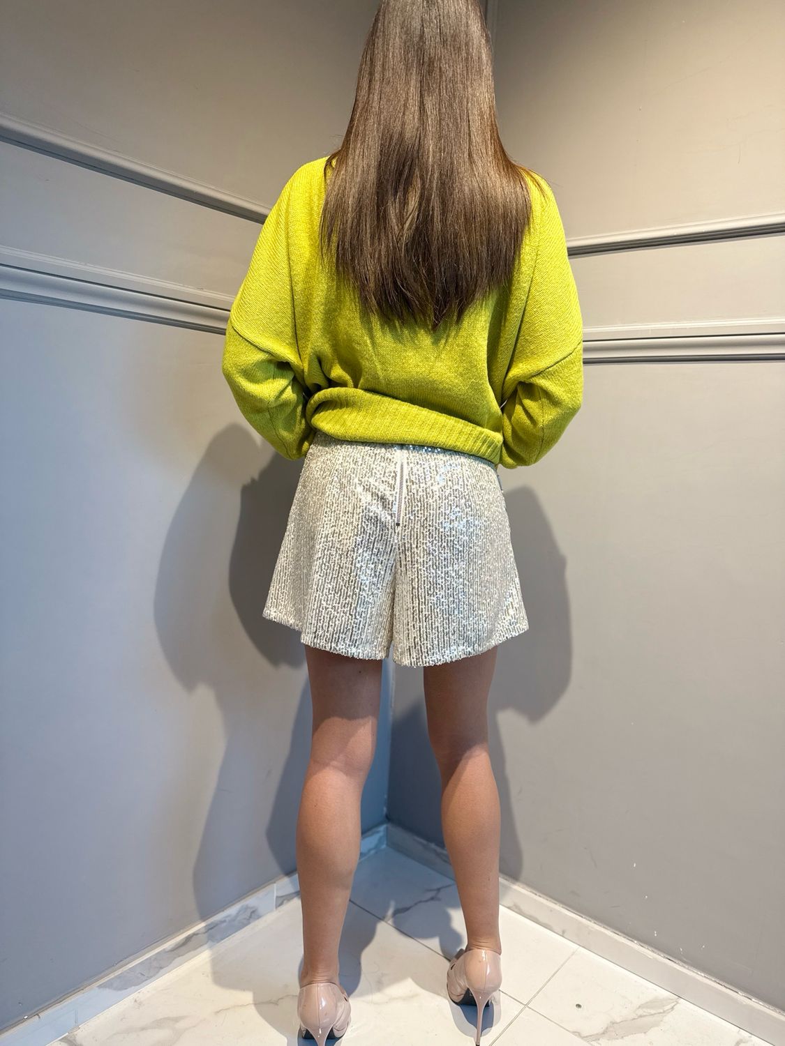 VICOLO - pantaloncino con micro paillettes e zip dietro platino