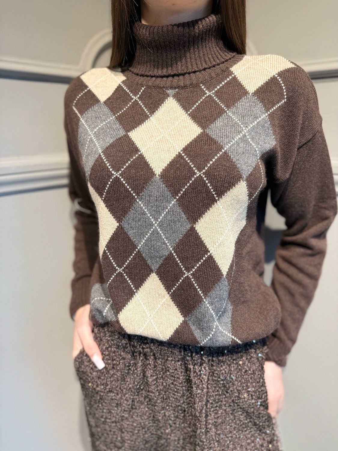 TENSIONE IN - maglia dolcevita a rombi D82122 moro/grigio/beige