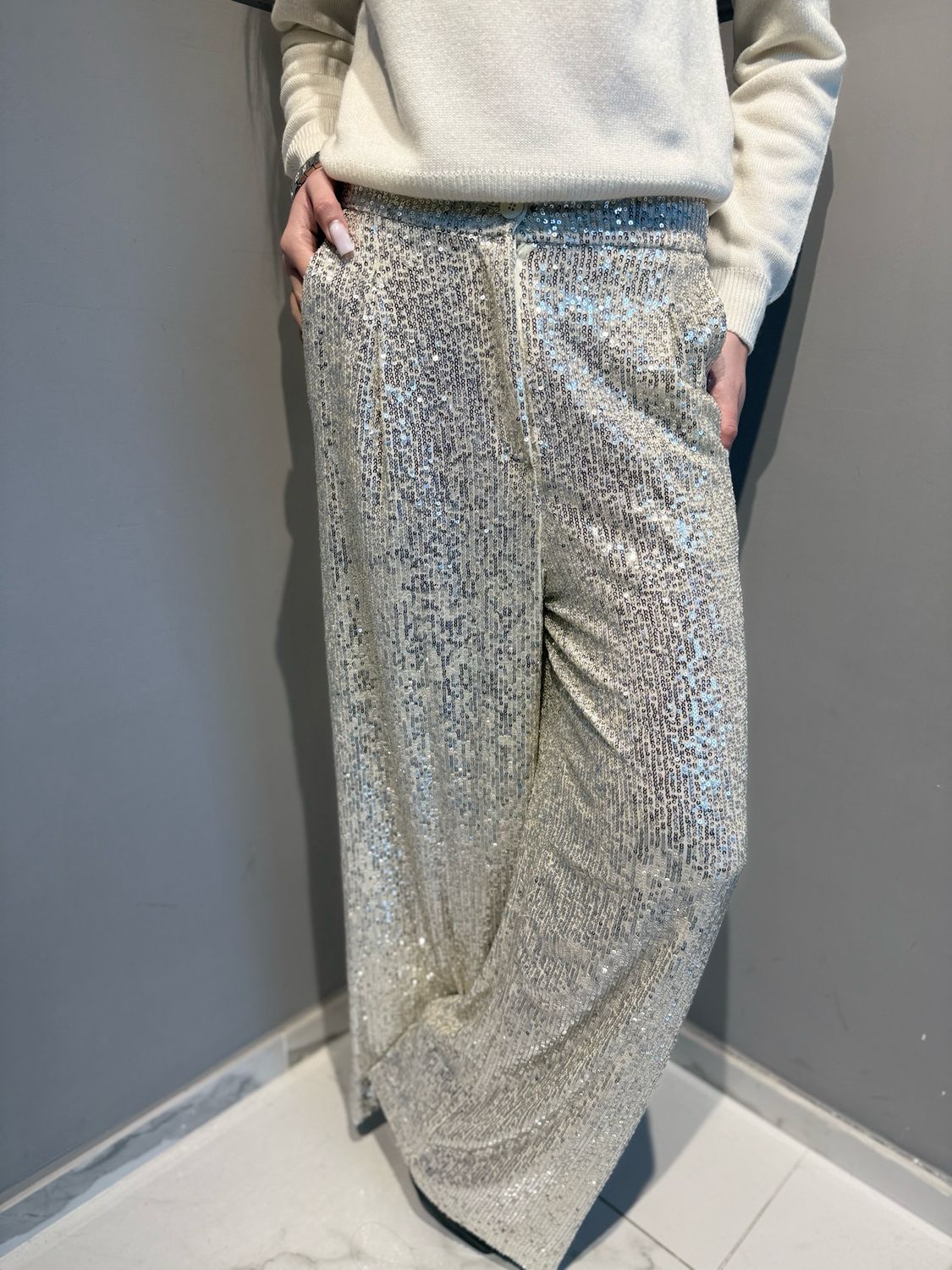 VICOLO - pantalone a palazzo con pences in paillettes platino