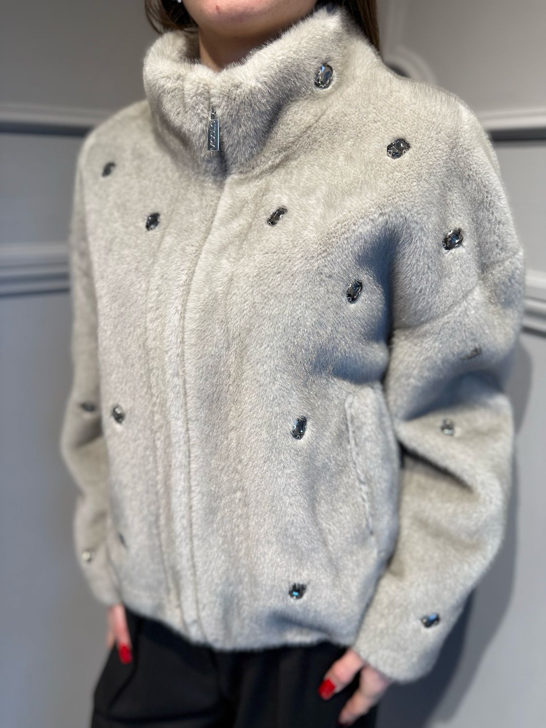 VICOLO - giacca in eco pelliccia con pietre TF0047 - Tortora