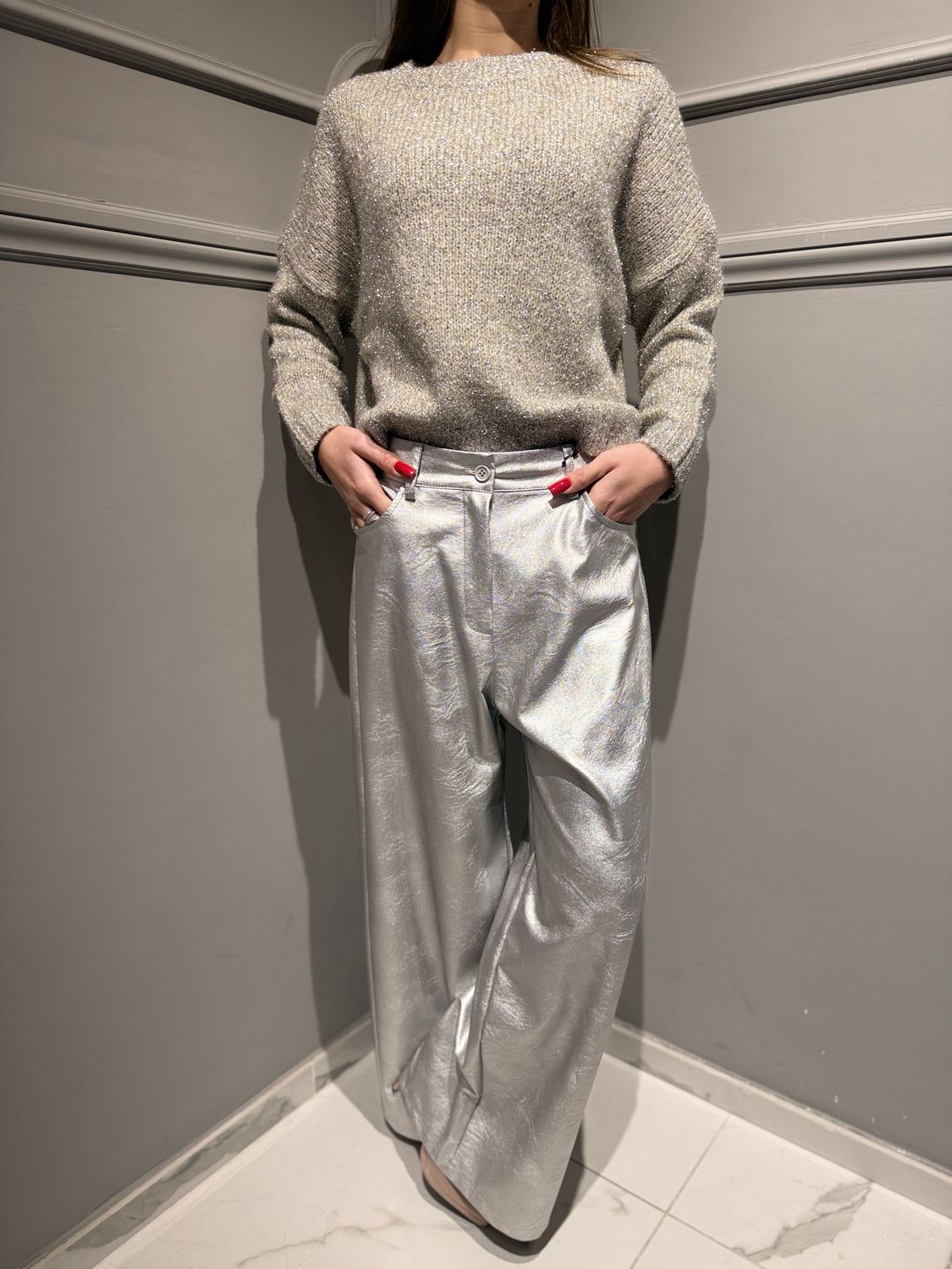 TENSIONE In - pantalone a palazzo con tasconi  in ecopelle 224155-L argento