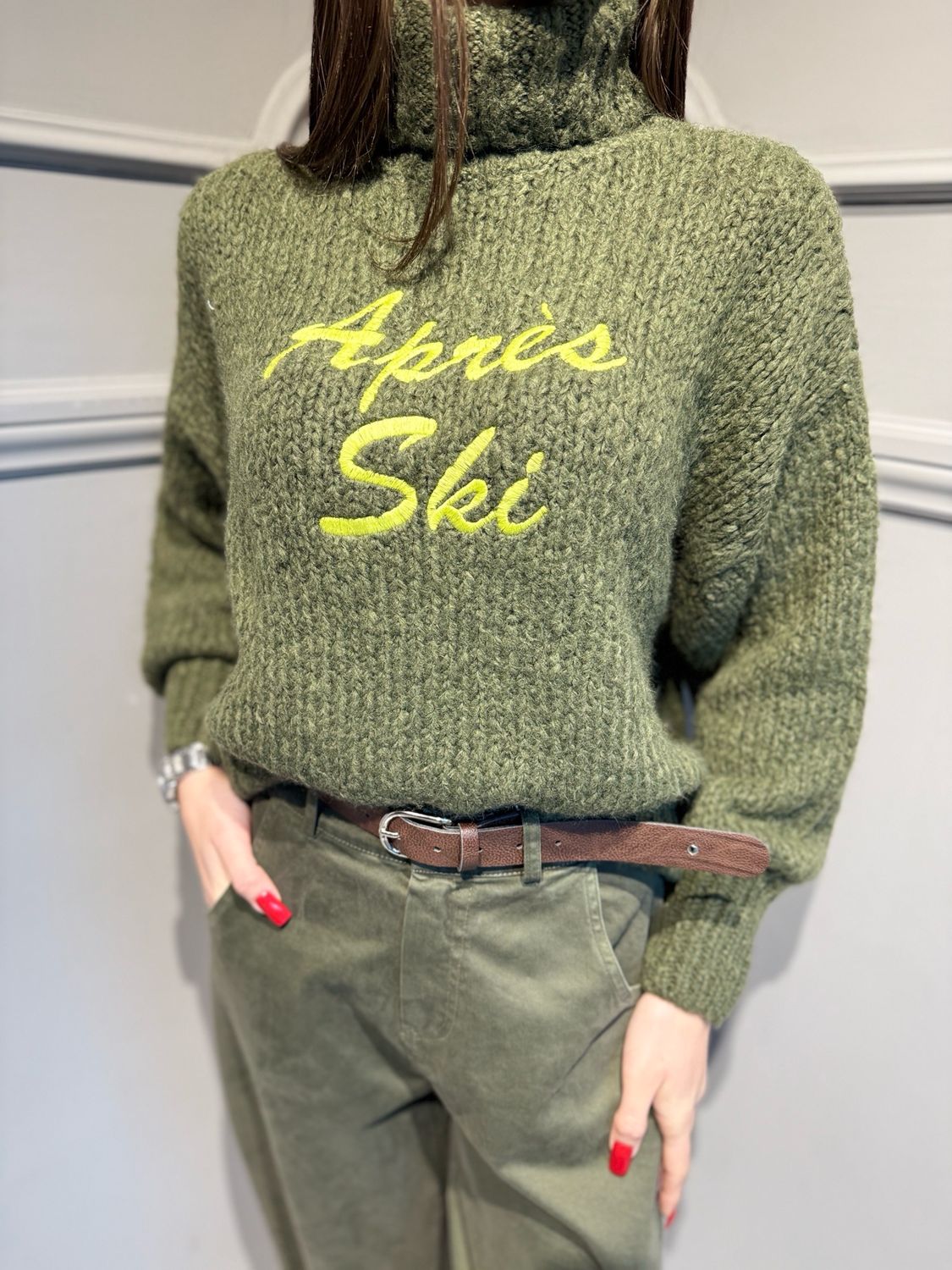 MOTEL - maglia dolcevita a scatoletta 25A1174 verde militare