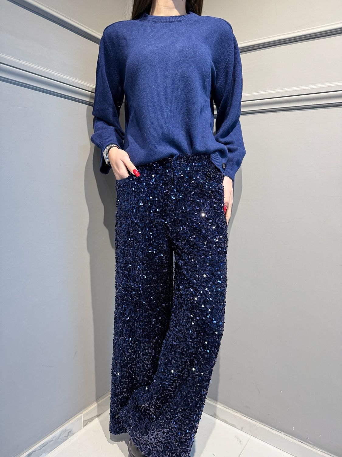 TENSIONE IN - pantalone a palazzo in paillettes e tasche grandi dietro blu