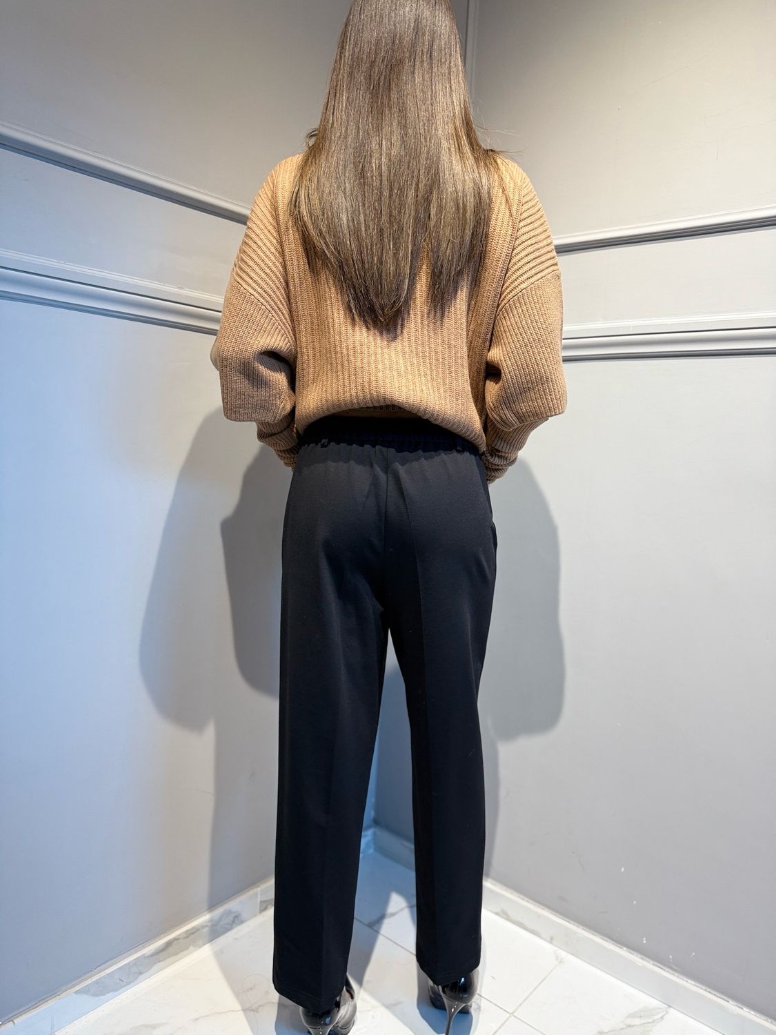 TENSIONE IN - pantalone in punto Milano con elastico dietro 26P1621 nero