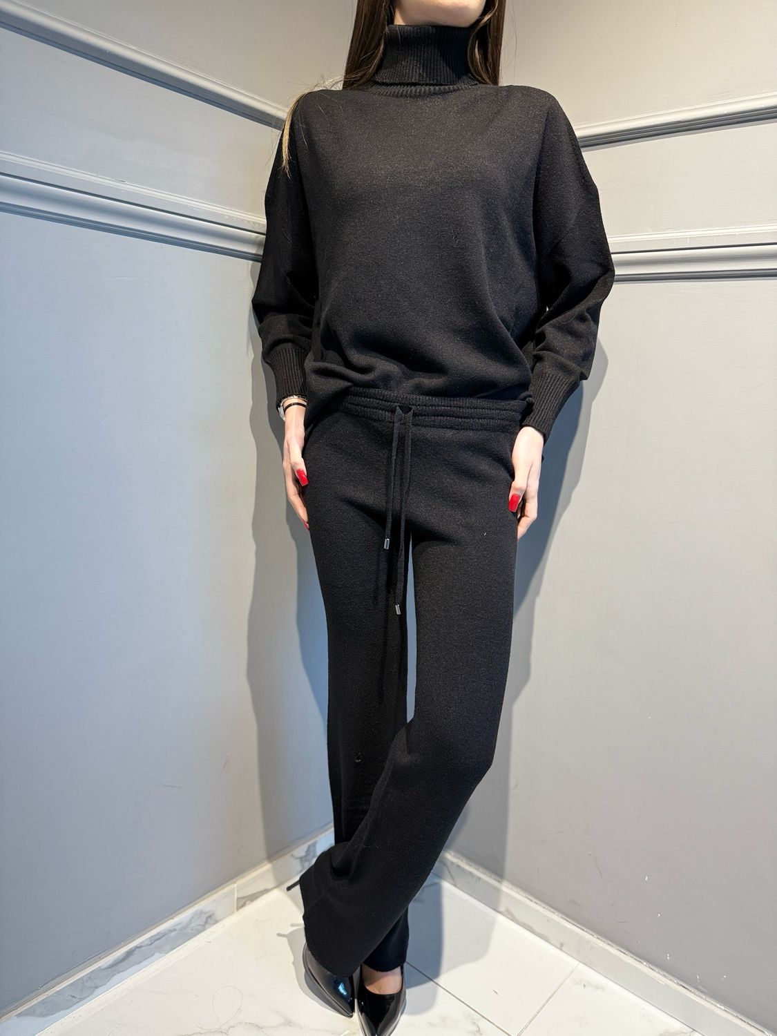 HAVE ONE - completo in maglia con pantalone a zampa e maglia lupetto più lunga dietro HMG- P018 nero