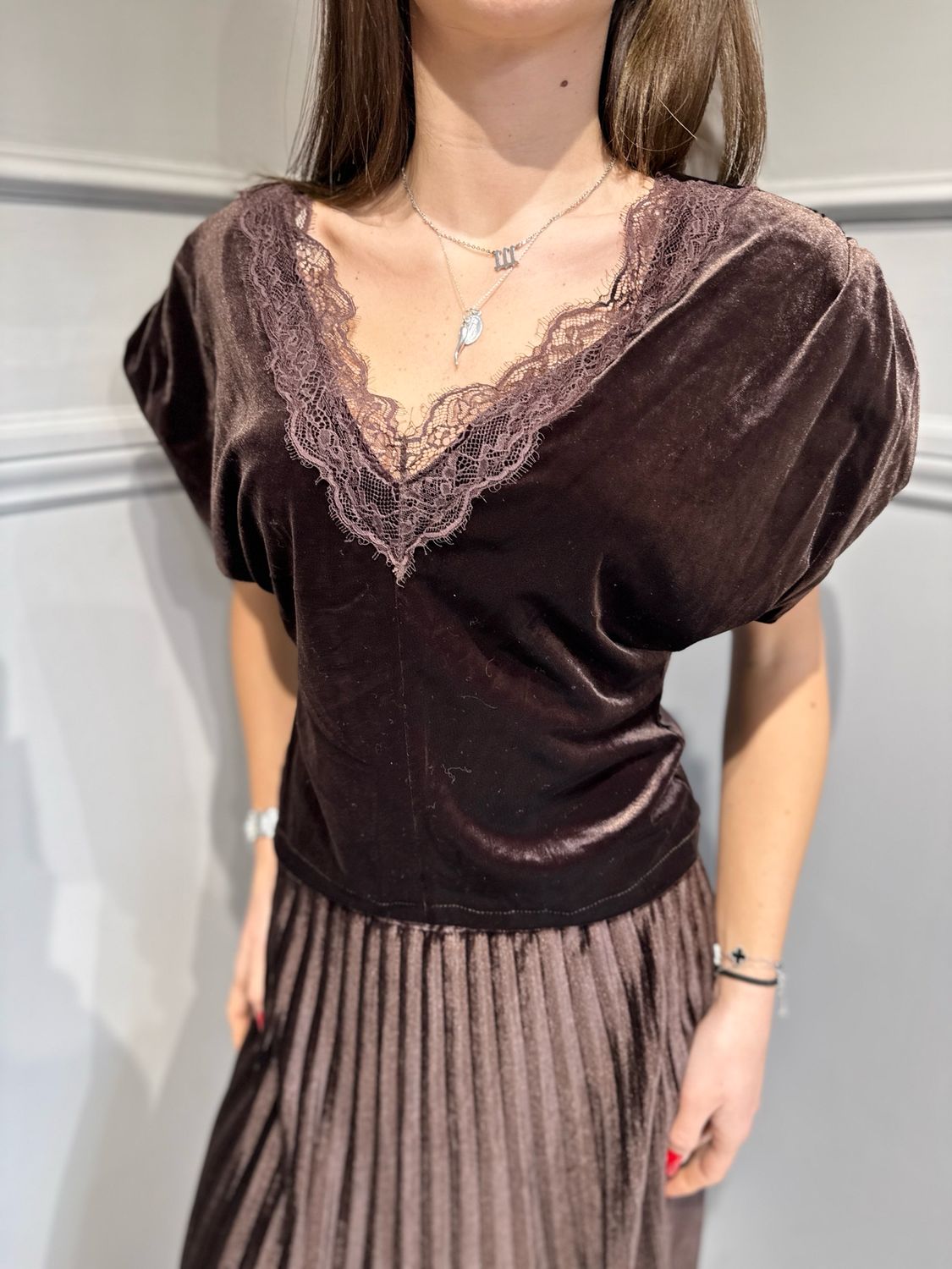 MOTEL - blusa in velluto elasticizzato e pizzo con spalline moro